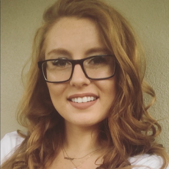 Welcome! Brand name, well taken care of clothing. - Picture 2 of 4